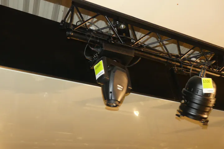 Showtec Moving Head Strahler Modell: Phantom Beam 20LED / Hinweis: ohne Traverse